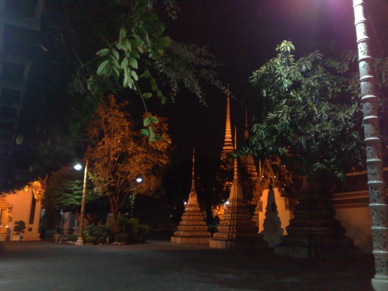 Pay Respect At Wat Pho Temple : Bangkok, Thailand (Jan’09)