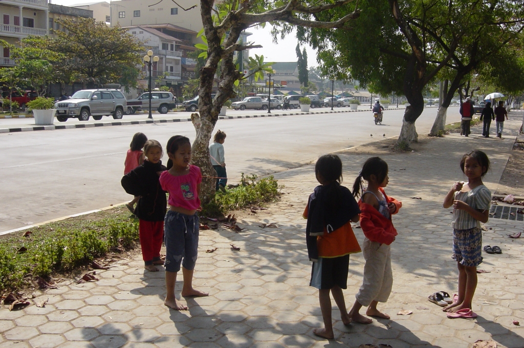 Day 3 - Walking Around Vientiane : Laos (Jan'05) 7