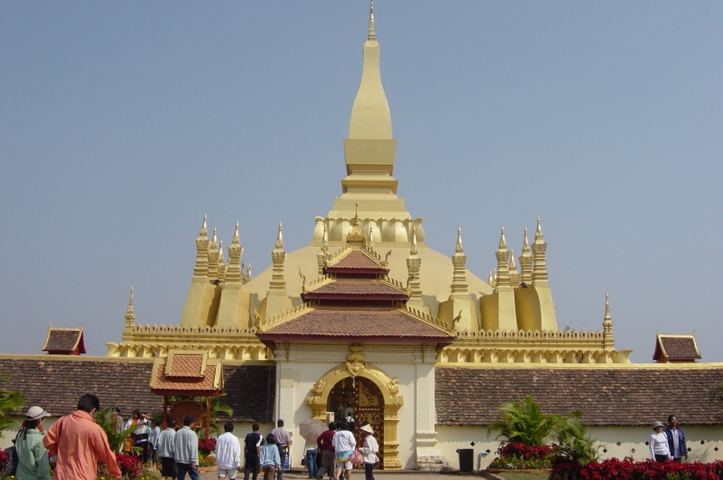 Day 3 - Walking Around Vientiane : Laos (Jan'05) 12