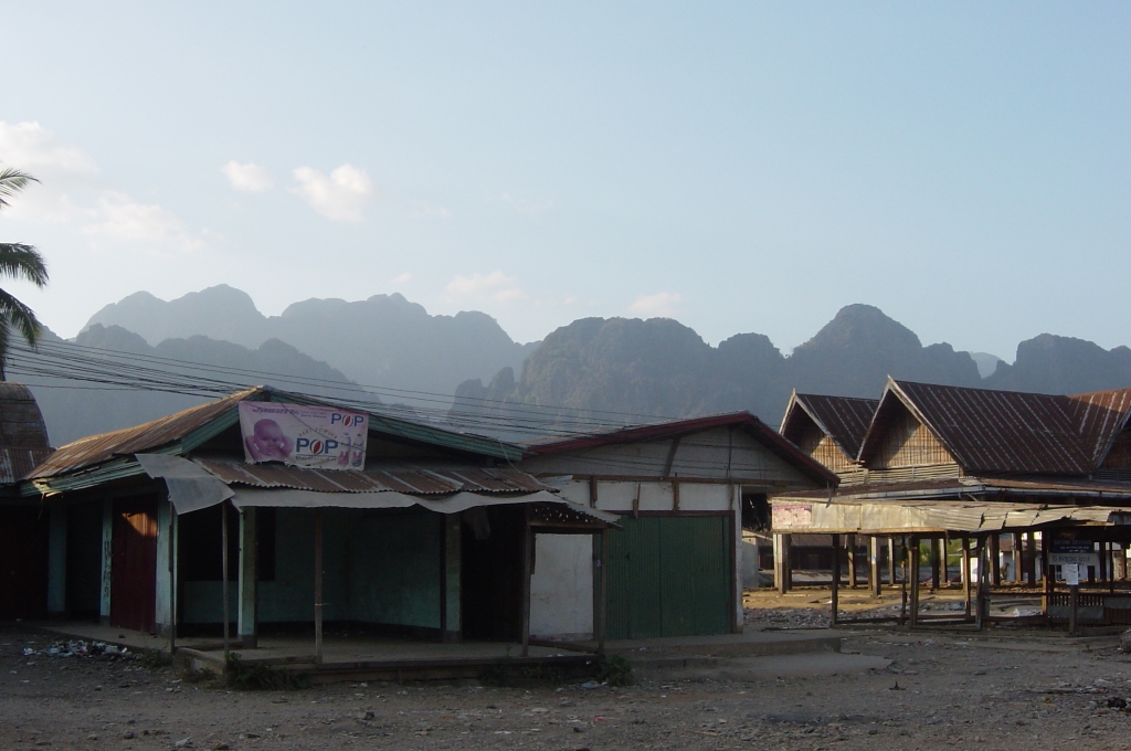 Day 1 - I fall in Love With Vang Vieng : Laos (Dec'04) 15