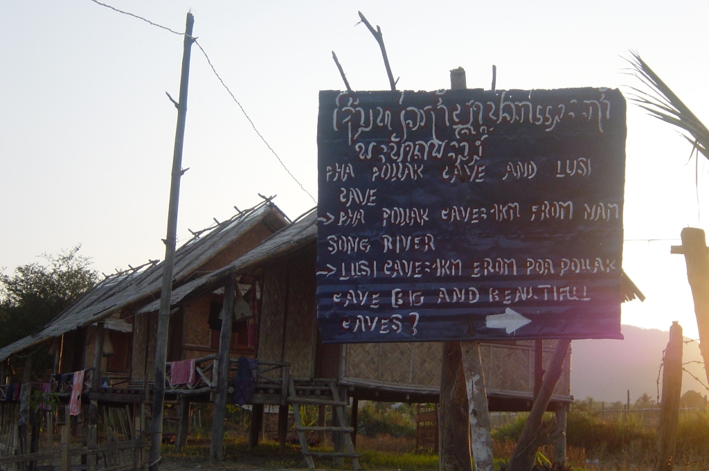 Day 1 - I fall in Love With Vang Vieng : Laos (Dec'04) 20