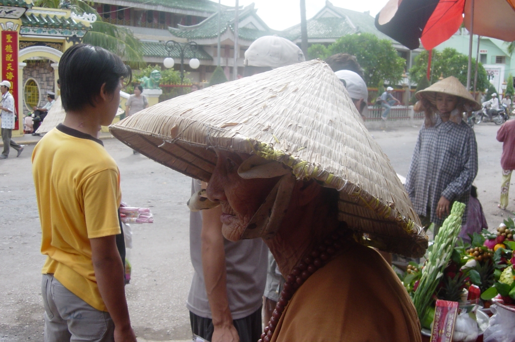 Day Trip To Am Chua Temple : Vietnam (Jul'04) 4
