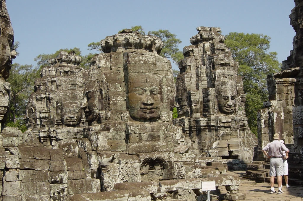 Exploring Angkor Wat Temple : Cambodia (Apr'04) 37