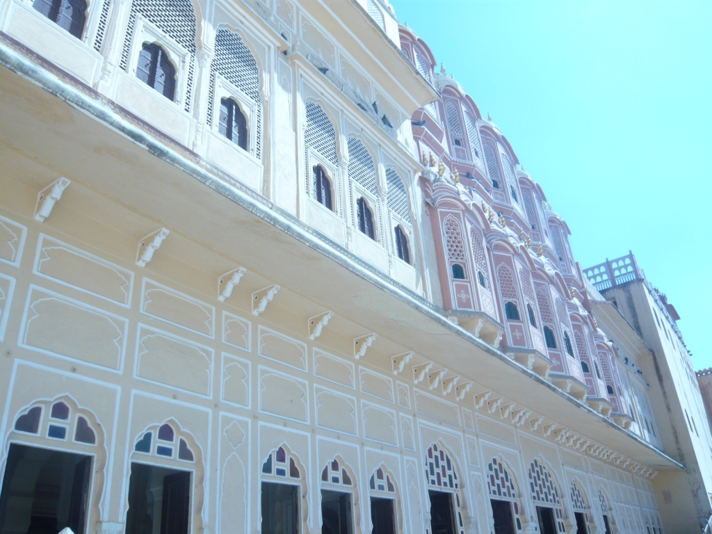 Exploring Hawa Mahal : Jaipur, India (Mar'11) 4