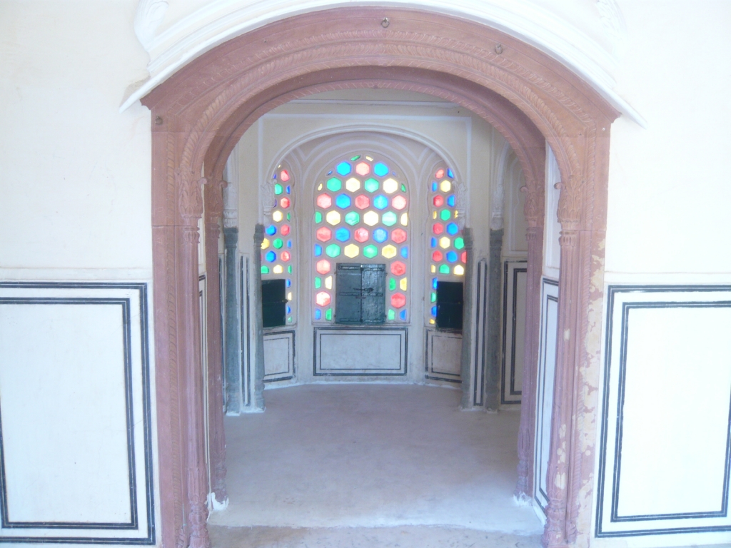 Exploring Hawa Mahal : Jaipur, India (Mar'11) 5