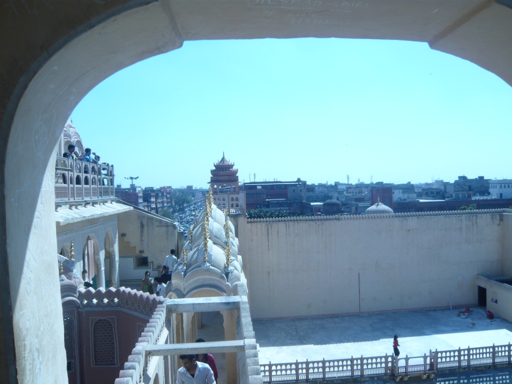 Exploring Hawa Mahal : Jaipur, India (Mar'11) 9