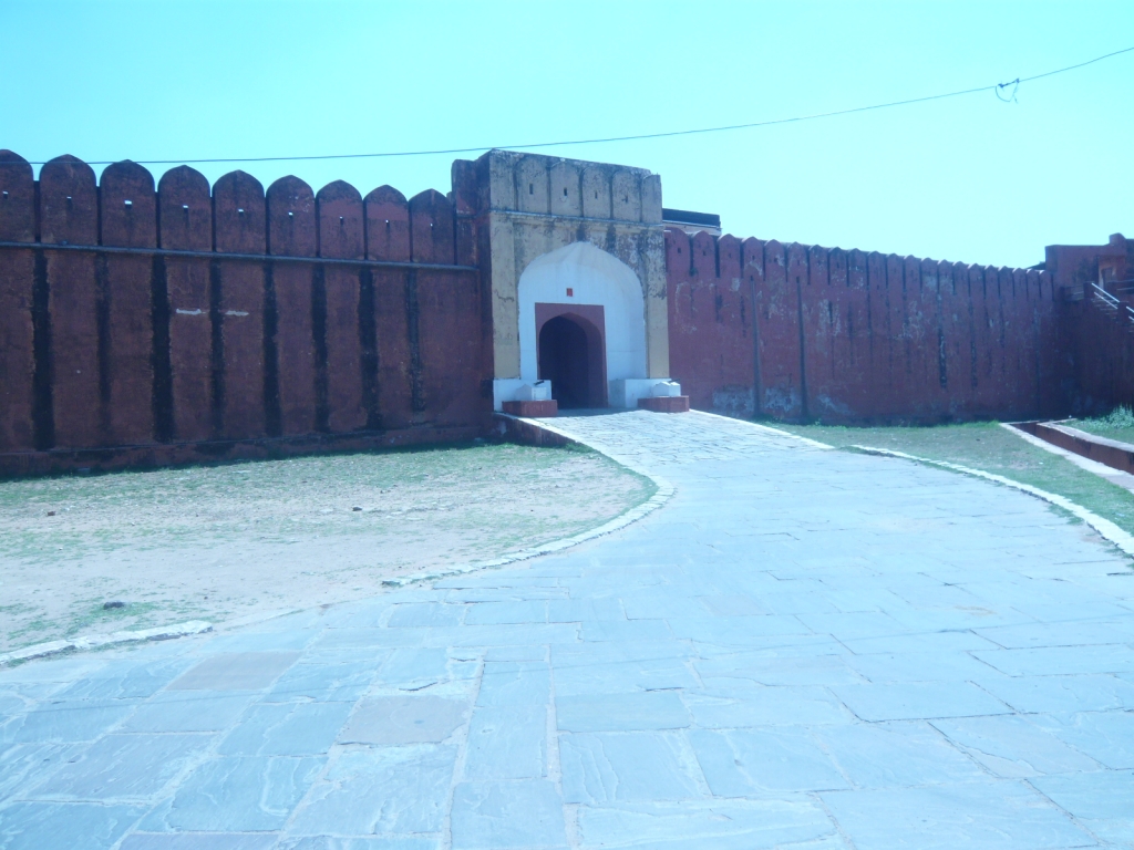 Exploring Jaigarh Fort : Jaipur, India (Mar'11) 7