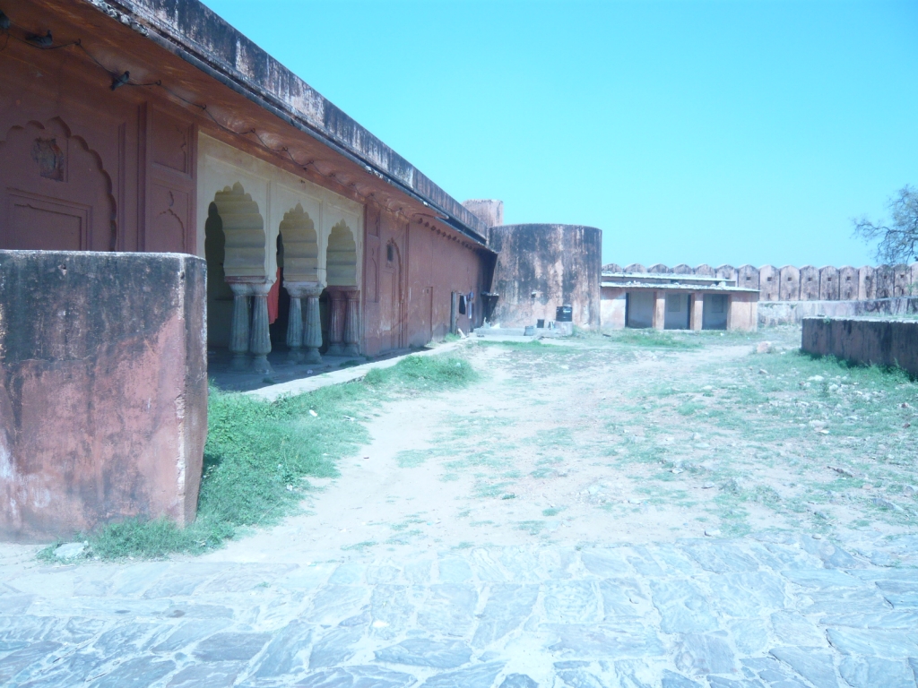Exploring Jaigarh Fort : Jaipur, India (Mar'11) 8