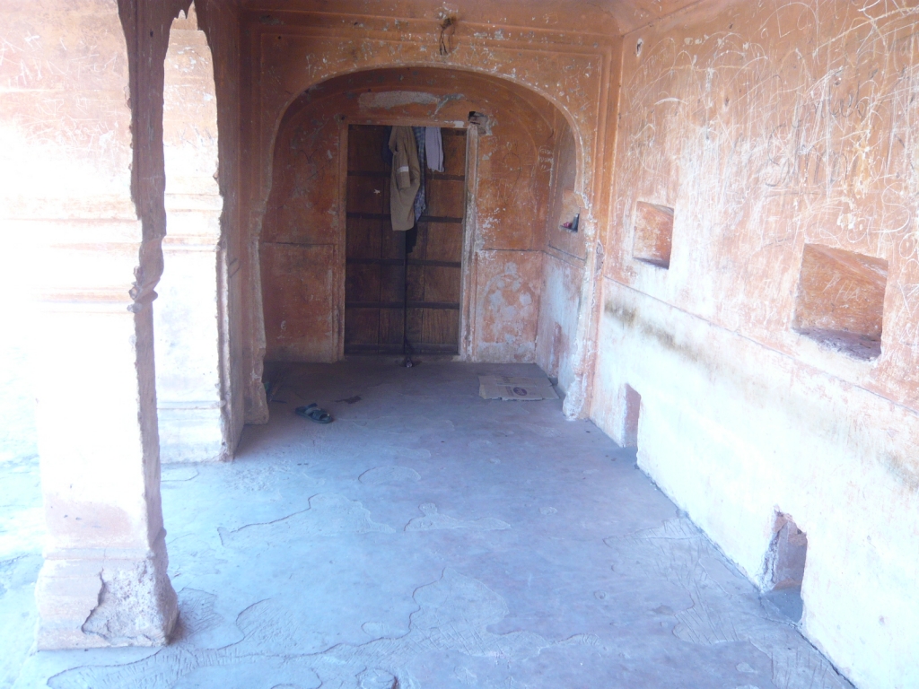 Exploring Jaigarh Fort : Jaipur, India (Mar'11) 14