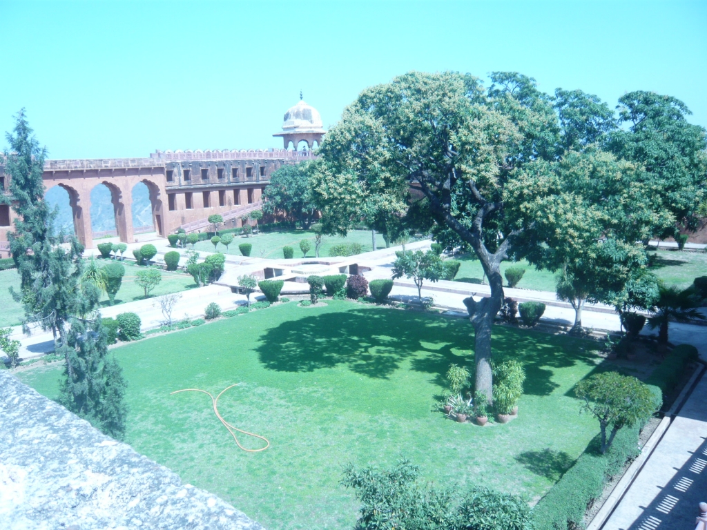 Exploring Jaigarh Fort : Jaipur, India (Mar'11) 24