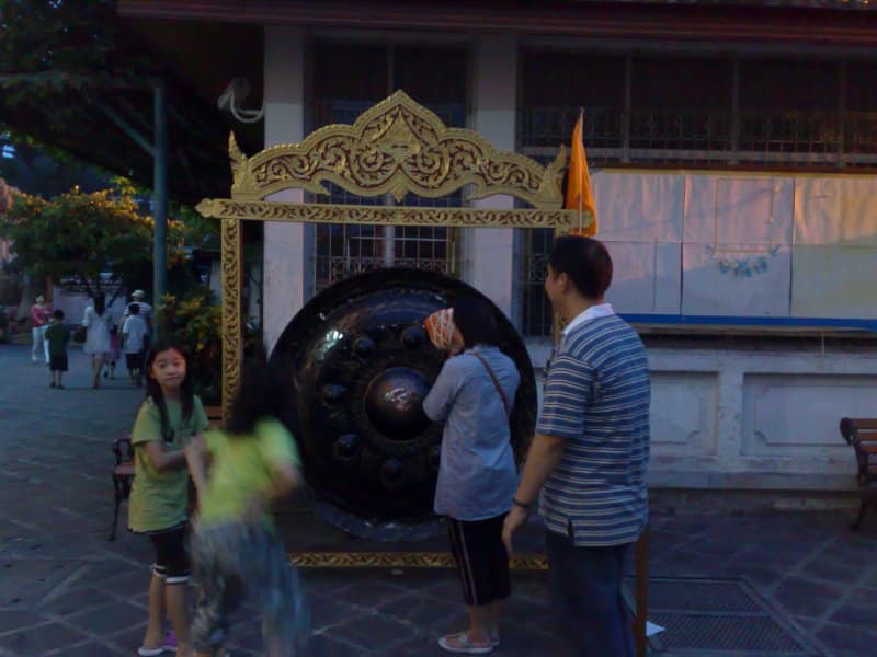 Pay Respect At Wat Pho Temple : Bangkok, Thailand (Jan'09) 4