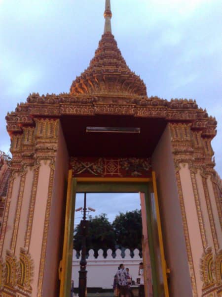 Pay Respect At Wat Pho Temple : Bangkok, Thailand (Jan'09) 5