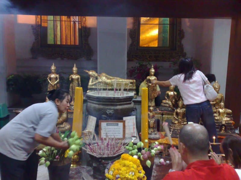 Pay Respect At Wat Pho Temple : Bangkok, Thailand (Jan'09) 7