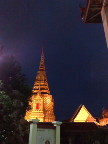 Exploring Wat Pho Temple : Bangkok, Thailand (Jan'09) 6