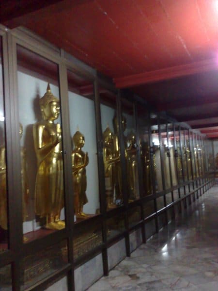 Pay Respect At Wat Pho Temple : Bangkok, Thailand (Jan'09) 11