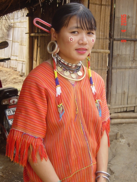 Exploring Long Neck Karen Village : Mae Hong Son, Thailand (Apr'05) 9