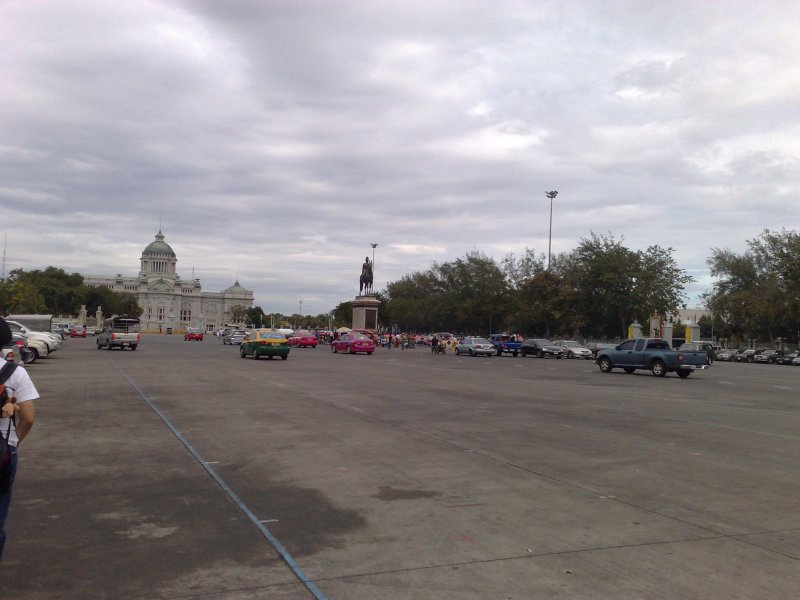 Walking Around Thai Parliament : Bangkok, Thailand (Jan'09) 4