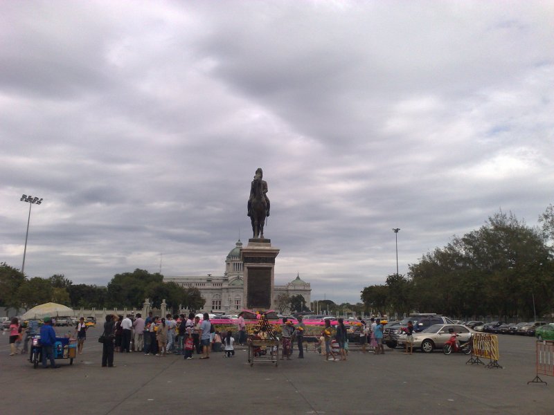 Walking Around Thai Parliament : Bangkok, Thailand (Jan'09) 2