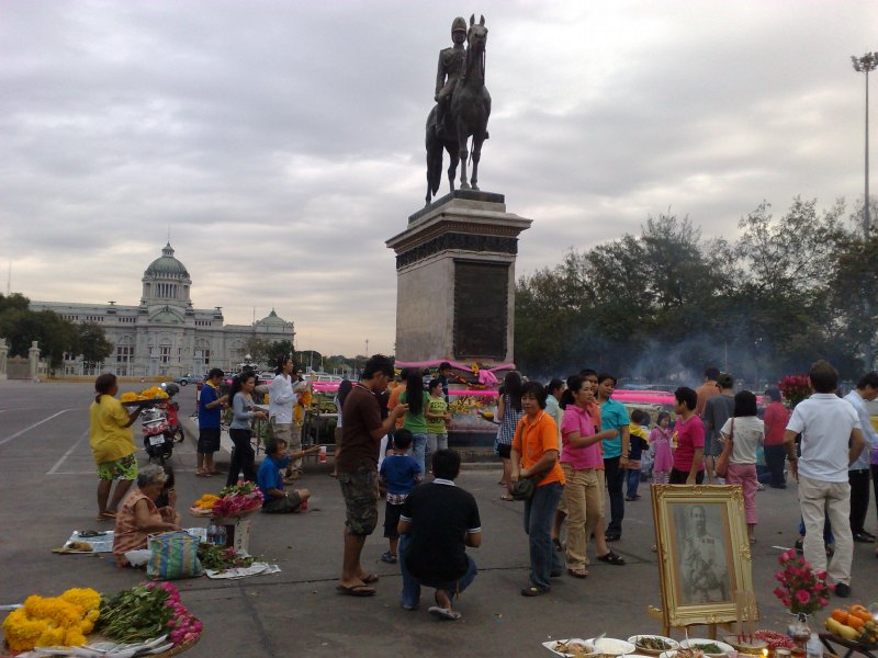 Walking Around Thai Parliament : Bangkok, Thailand (Jan'09) 6