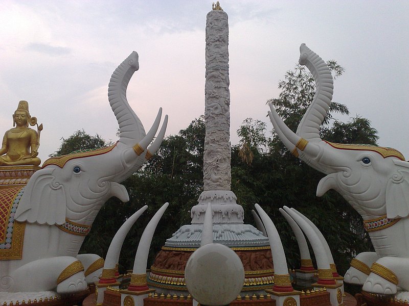 Paying Respect At Shiva Temple (Ramintra Soi 71) : Bangkok, Thailand (Sep’14)