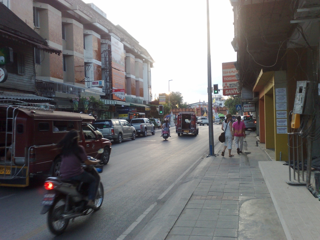 Exploring Chiang Mai City and Night Market : Thailand (Oct'11) 20