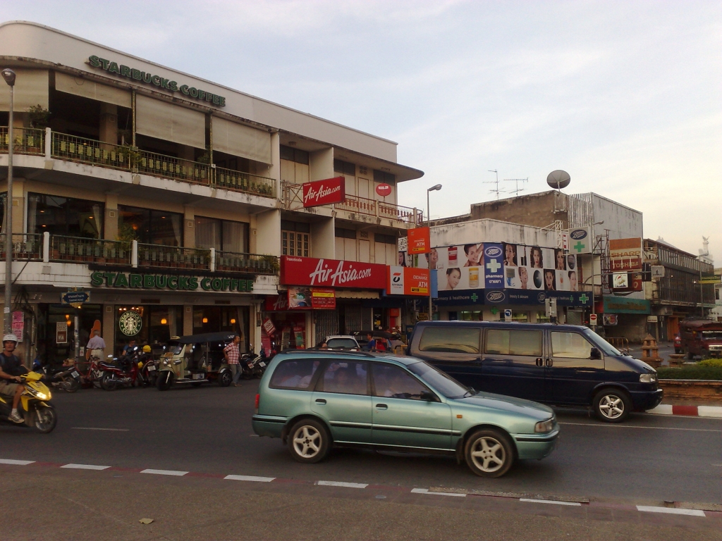 Exploring Chiang Mai City and Night Market : Thailand (Oct'11) 21