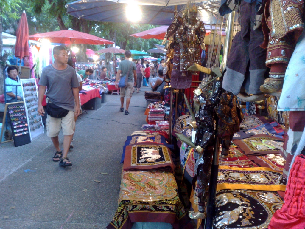 Exploring Chiang Mai City and Night Market : Thailand (Oct'11) 23