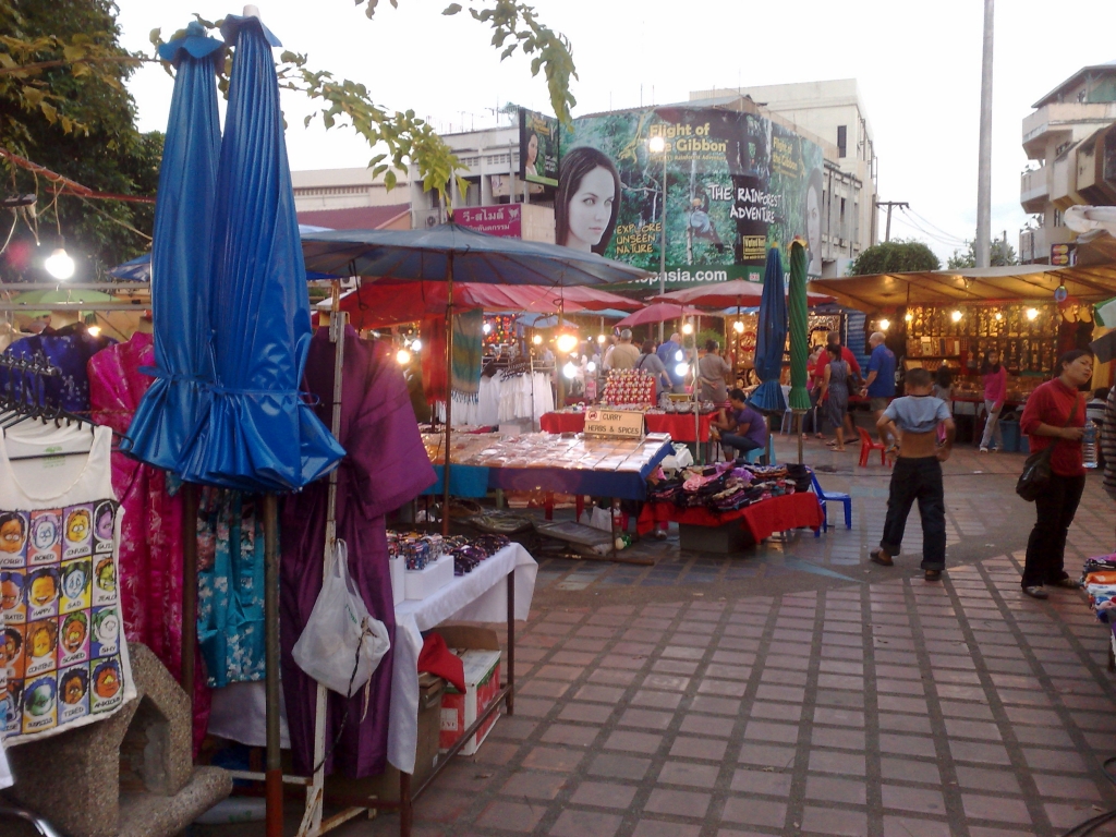 Exploring Chiang Mai City and Night Market : Thailand (Oct'11) 32