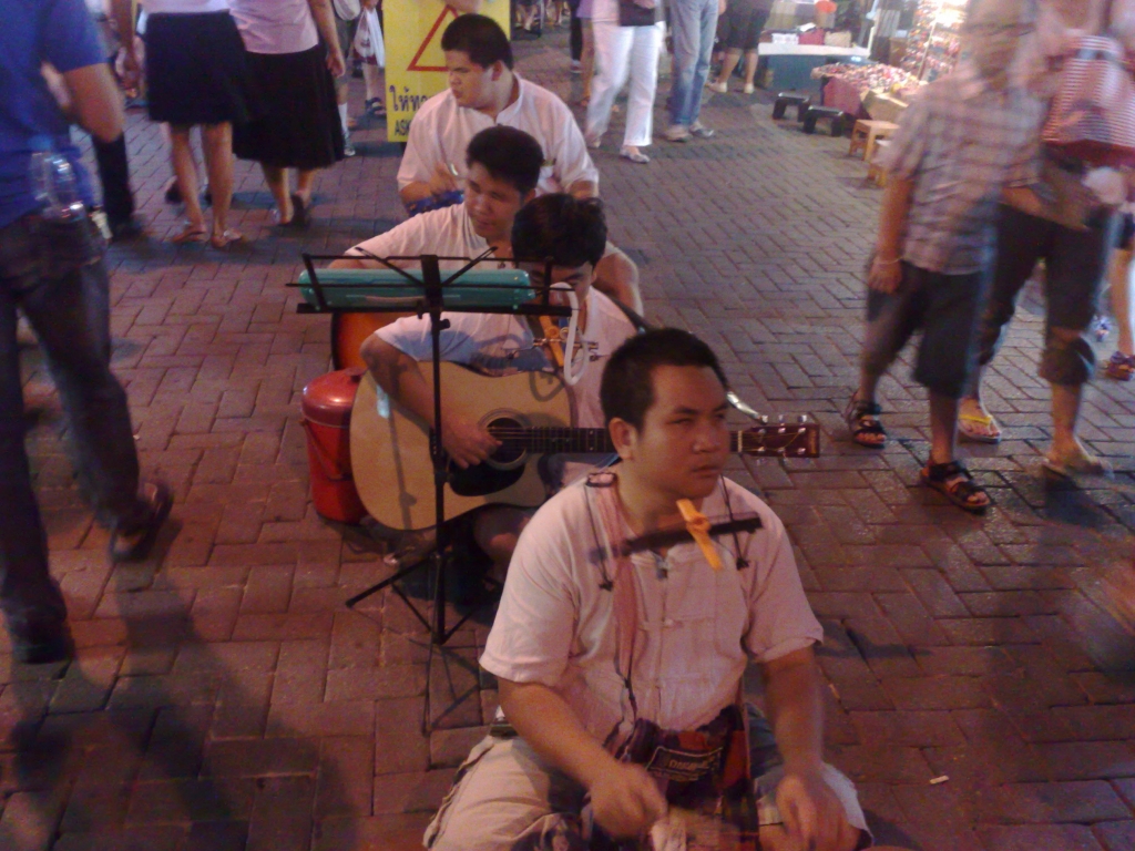 Exploring Chiang Mai City and Night Market : Thailand (Oct'11) 28