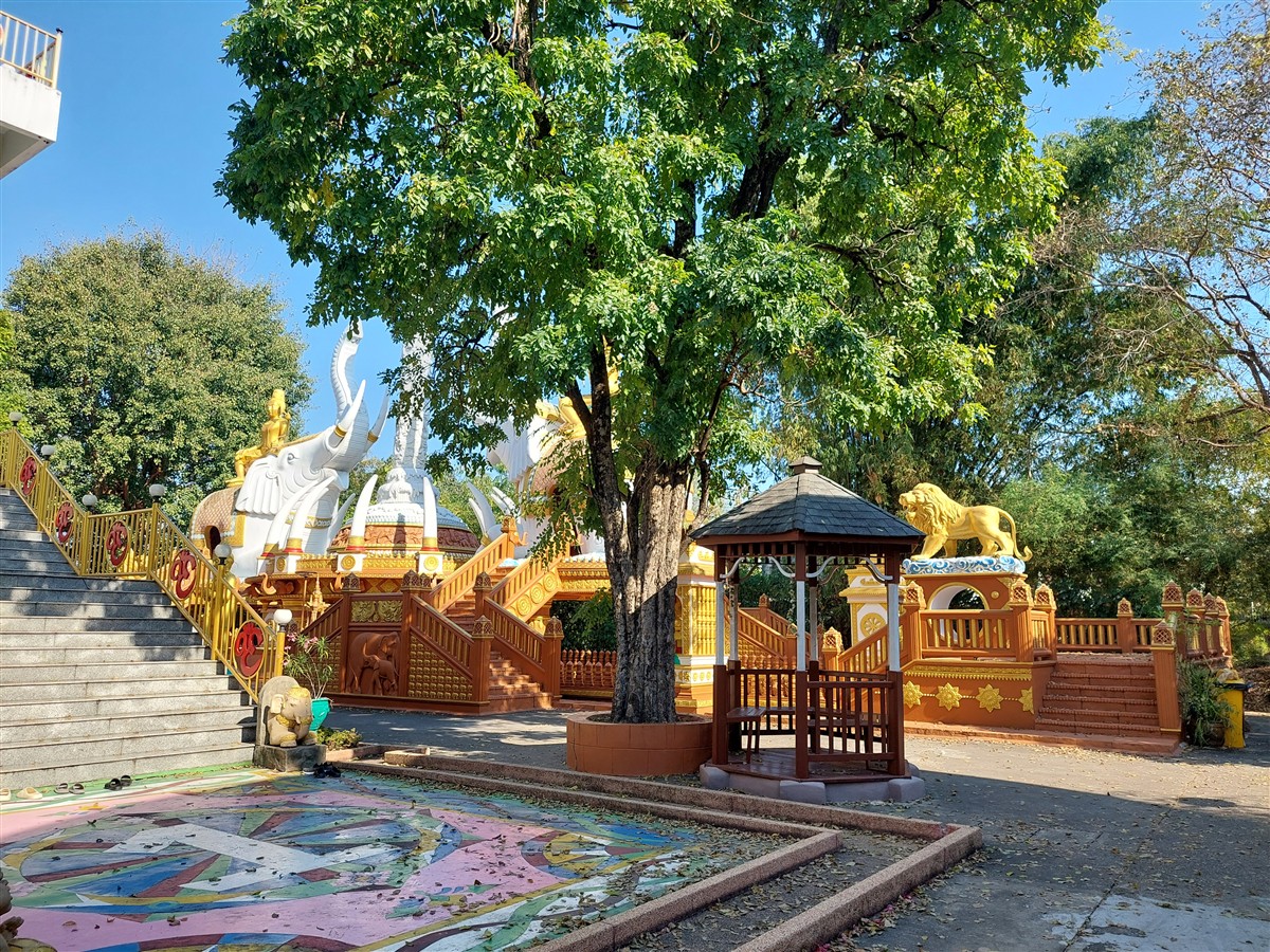 Paying Respect At Shiva Temple (Ramintra Soi 71) : Bangkok (Jan'26) 2