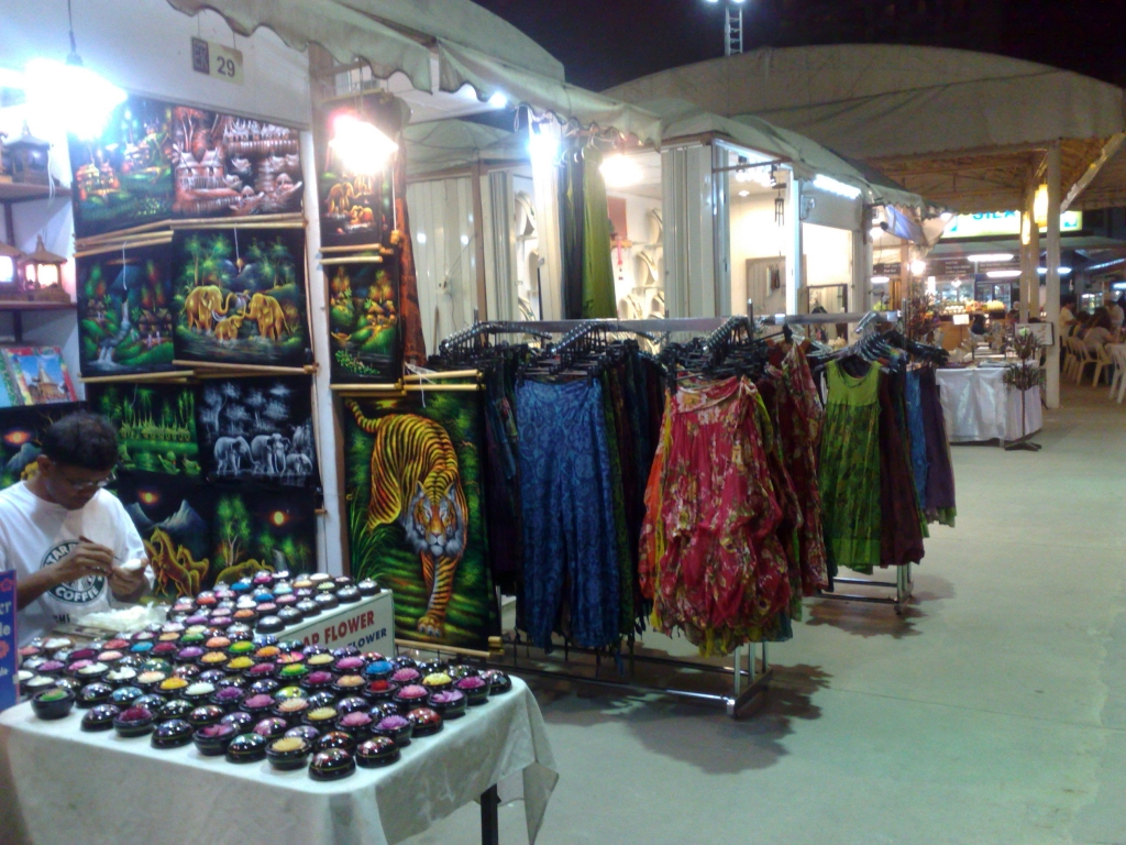 Exploring Chiang Mai City and Night Market : Thailand (Oct'11) 34