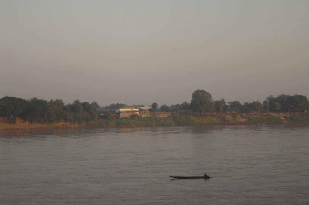 Day 3 - Walking Around Vientiane : Laos (Jan'05) 3