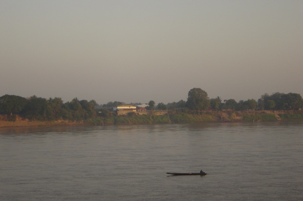 Day 3 - Walking Around Vientiane : Laos (Jan'05) 3