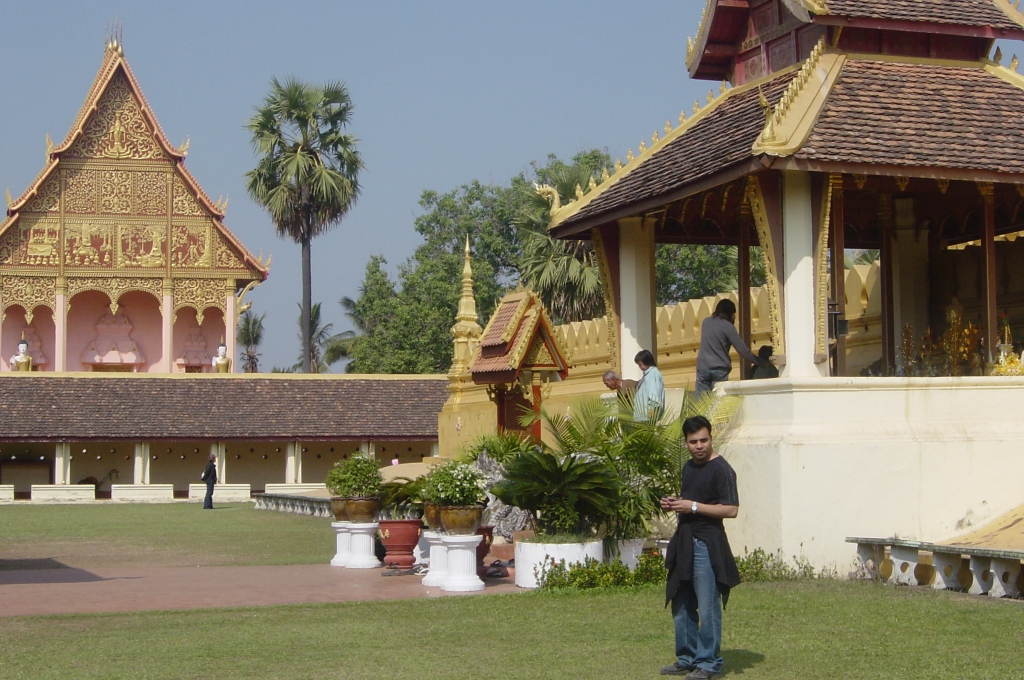 Day 3 – Walking Around Vientiane : Laos (Jan’05)