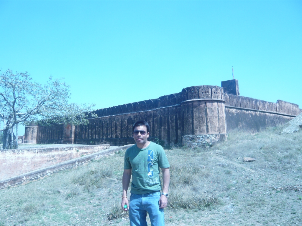 Exploring Jaigarh Fort : Jaipur, India (Mar'11) 2
