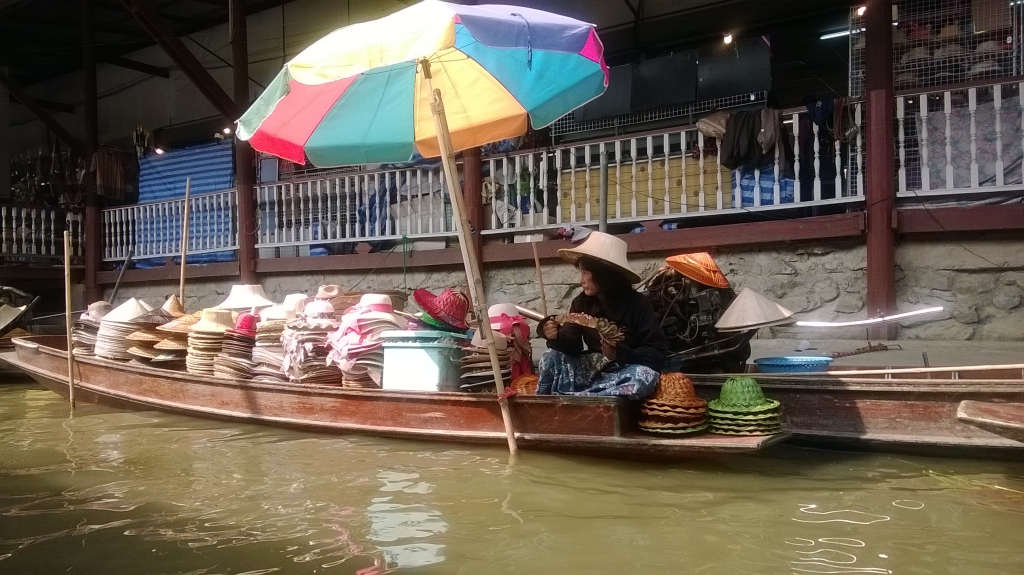 Exploring Damnoen Saduak Floating Market : Kanchanaburi, Thailand (Mar'14) 7