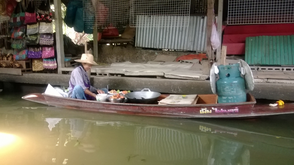 Exploring Damnoen Saduak Floating Market : Kanchanaburi, Thailand (Mar'14) 14
