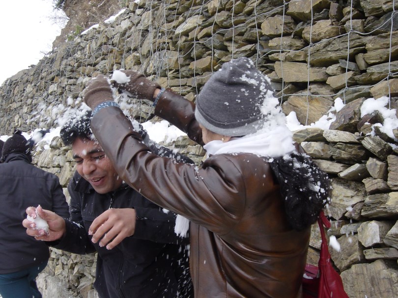 Team Building Activities in Dhanaulti Snowfall : India (Dec'06) 14