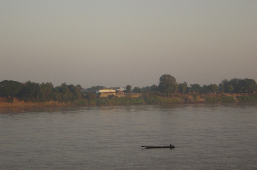 Day 1 - I fall in Love With Vang Vieng : Laos (Dec'04) 4