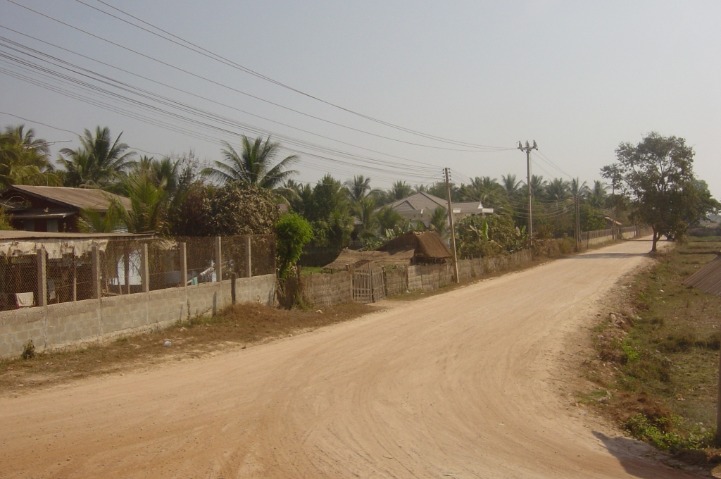 Day 1 - I fall in Love With Vang Vieng : Laos (Dec'04) 5