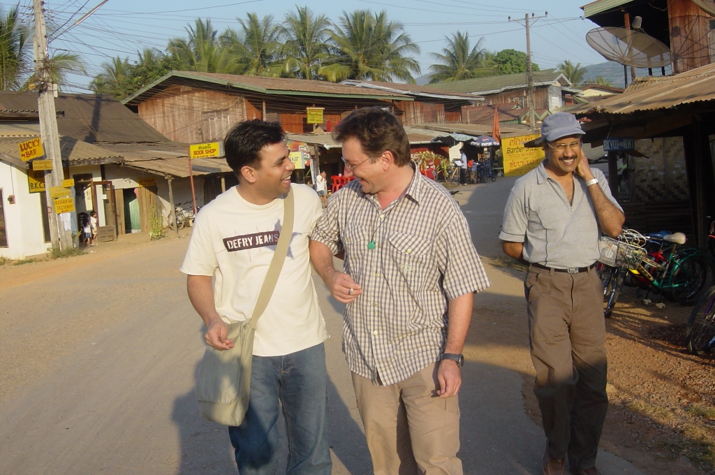 Day 1 - I fall in Love With Vang Vieng : Laos (Dec'04) 2