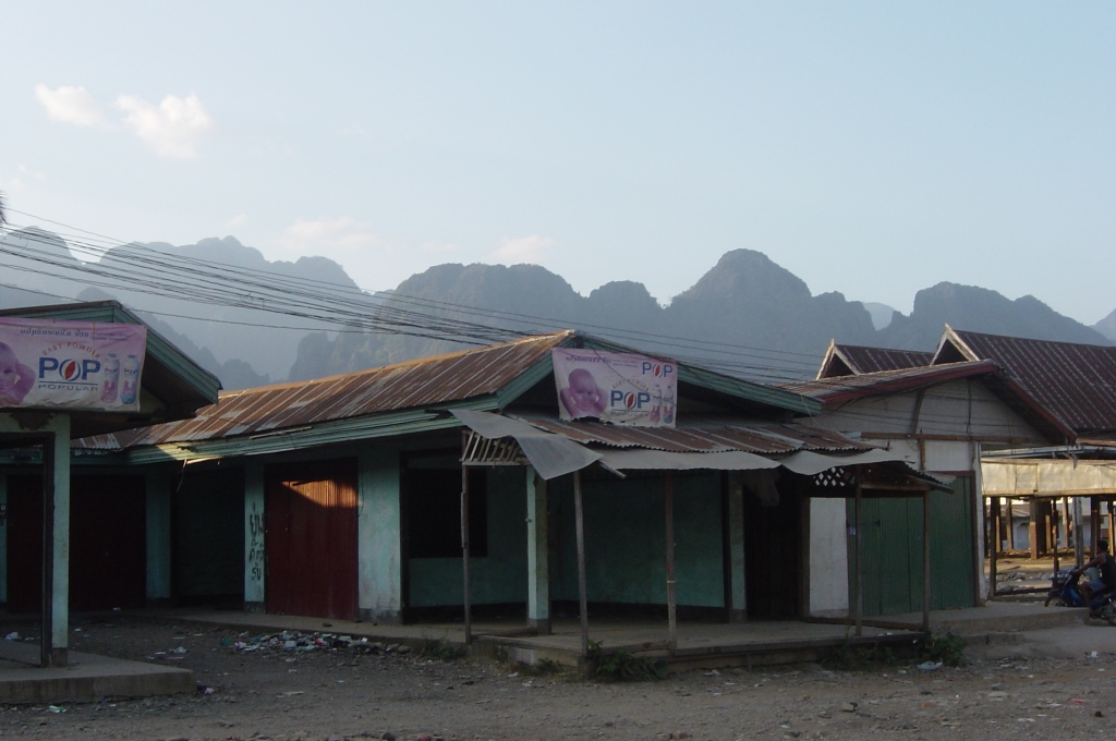 Exploring Vang Vieng : Laos (Dec'04) 14