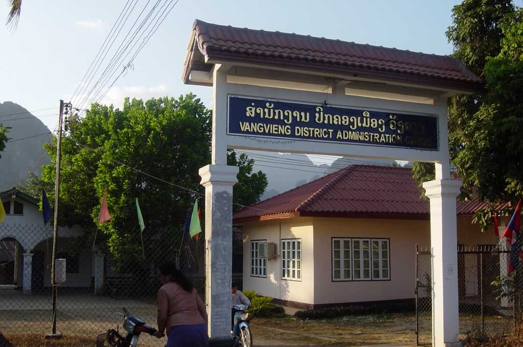 Day 1 - I fall in Love With Vang Vieng : Laos (Dec'04) 11