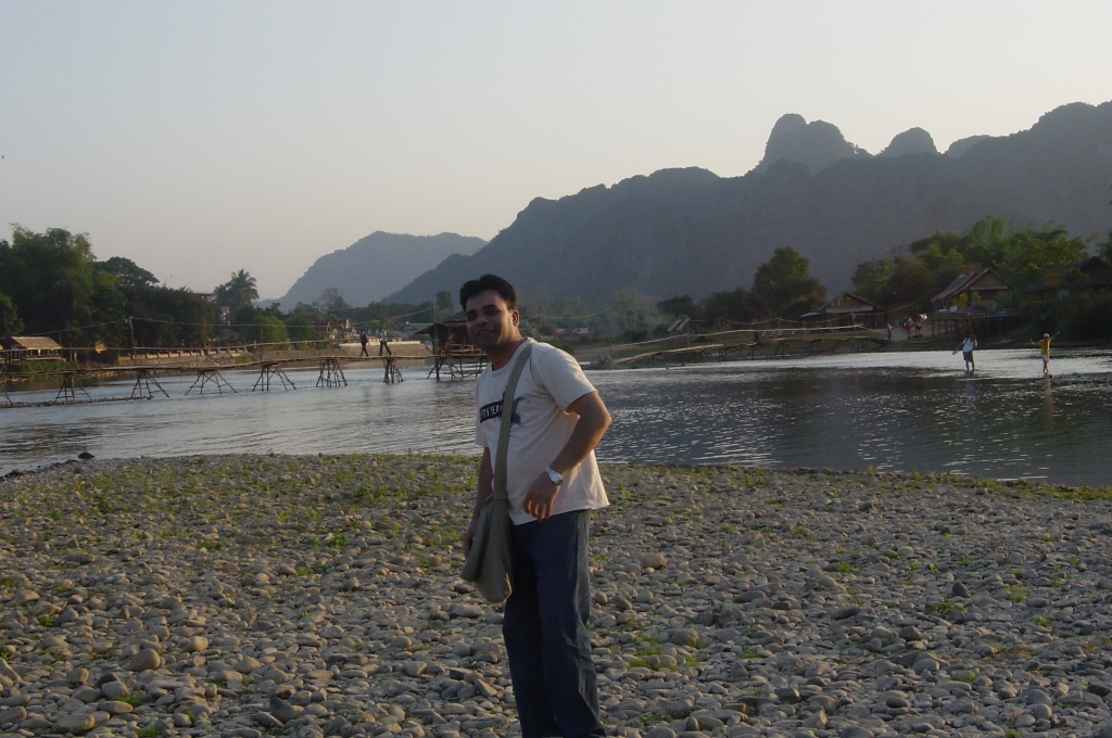Exploring Vang Vieng : Laos (Dec'04) 3