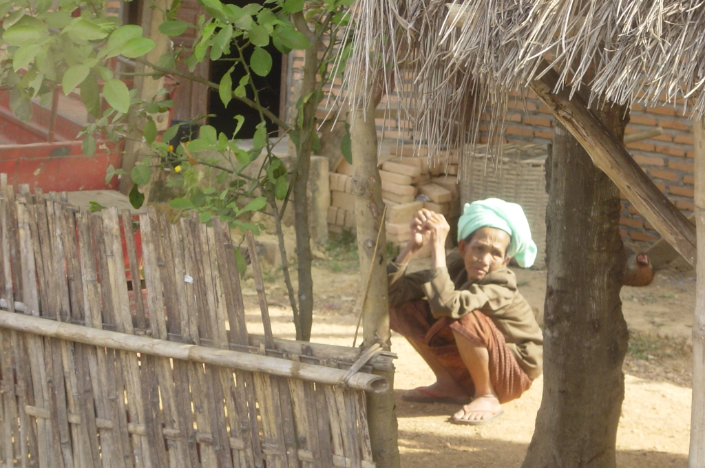 Day 1 - I fall in Love With Vang Vieng : Laos (Dec'04) 27