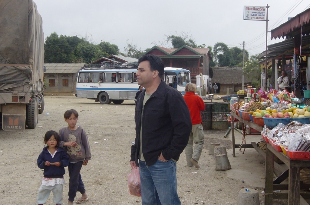 Day 2 - Celebrated New Year in Luang Prabang : Laos (Dec'04) 9