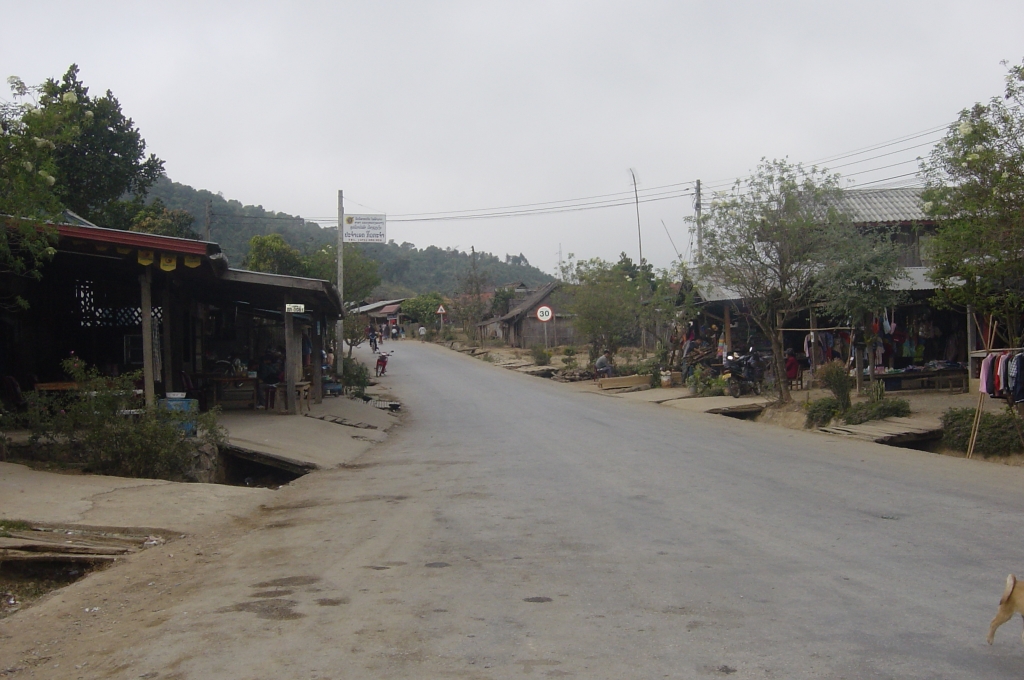 Day 2 - Celebrated New Year in Luang Prabang : Laos (Dec'04) 11