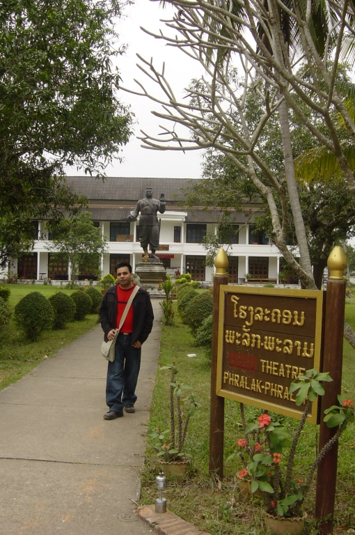 Day 2 - Celebrated New Year in Luang Prabang : Laos (Dec'04) 3