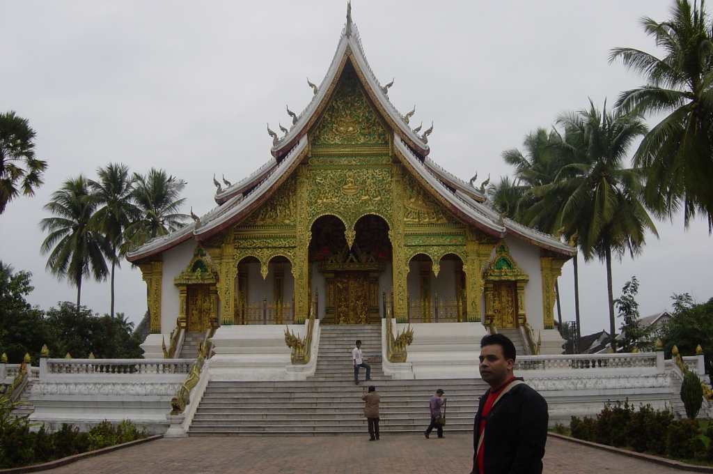 Day 2 - Celebrated New Year in Luang Prabang : Laos (Dec'04) 5