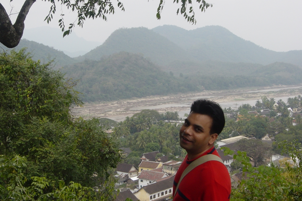 Day 2 - Celebrated New Year in Luang Prabang : Laos (Dec'04) 32